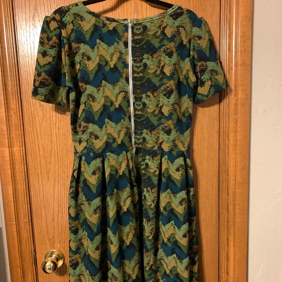 LuLaRoe M Amelia - Picture 2 of 3